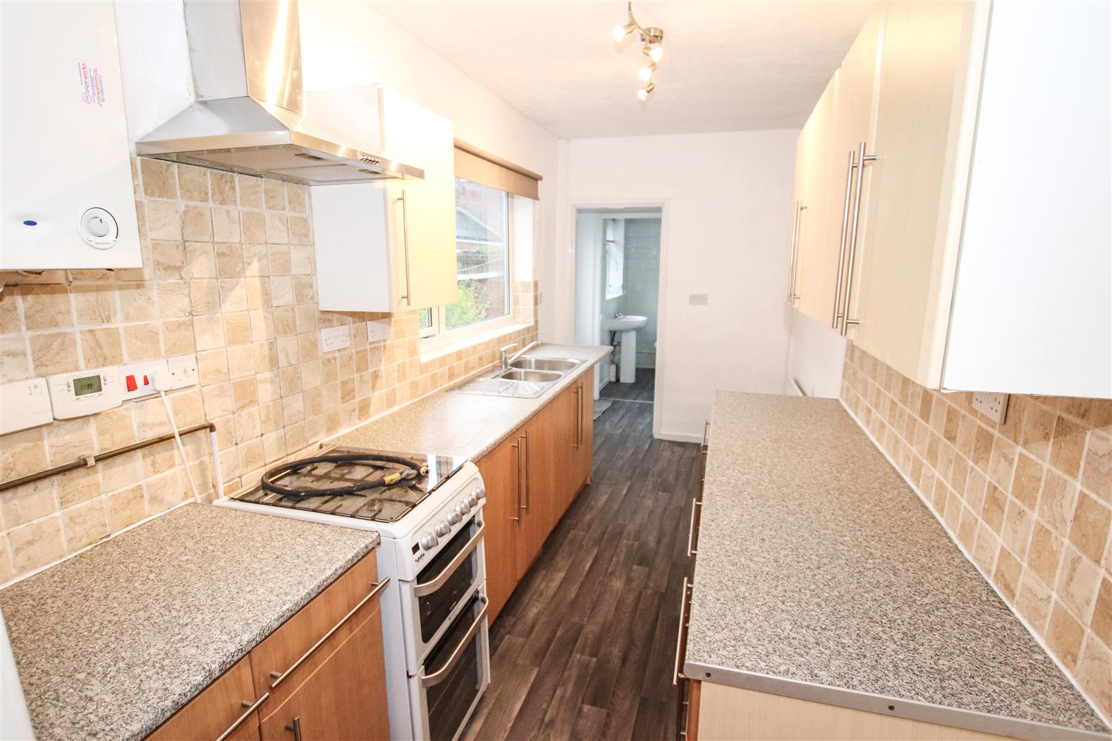 FITTED KITCHEN